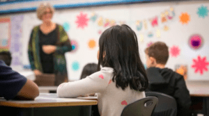 المجر ترفع رواتب المعلمين