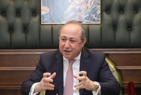 السفير… حين يطول الحديث ويقصر المعنى